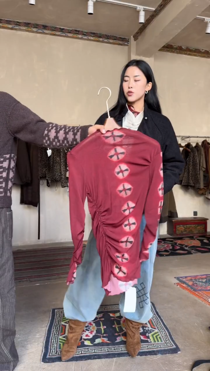 KWCW26FW红色氆氇打底L