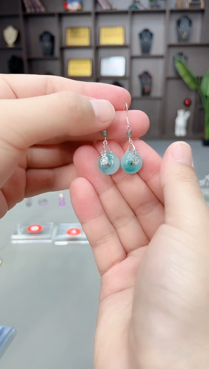 未镶嵌石英质玉（天山翠）耳饰721000