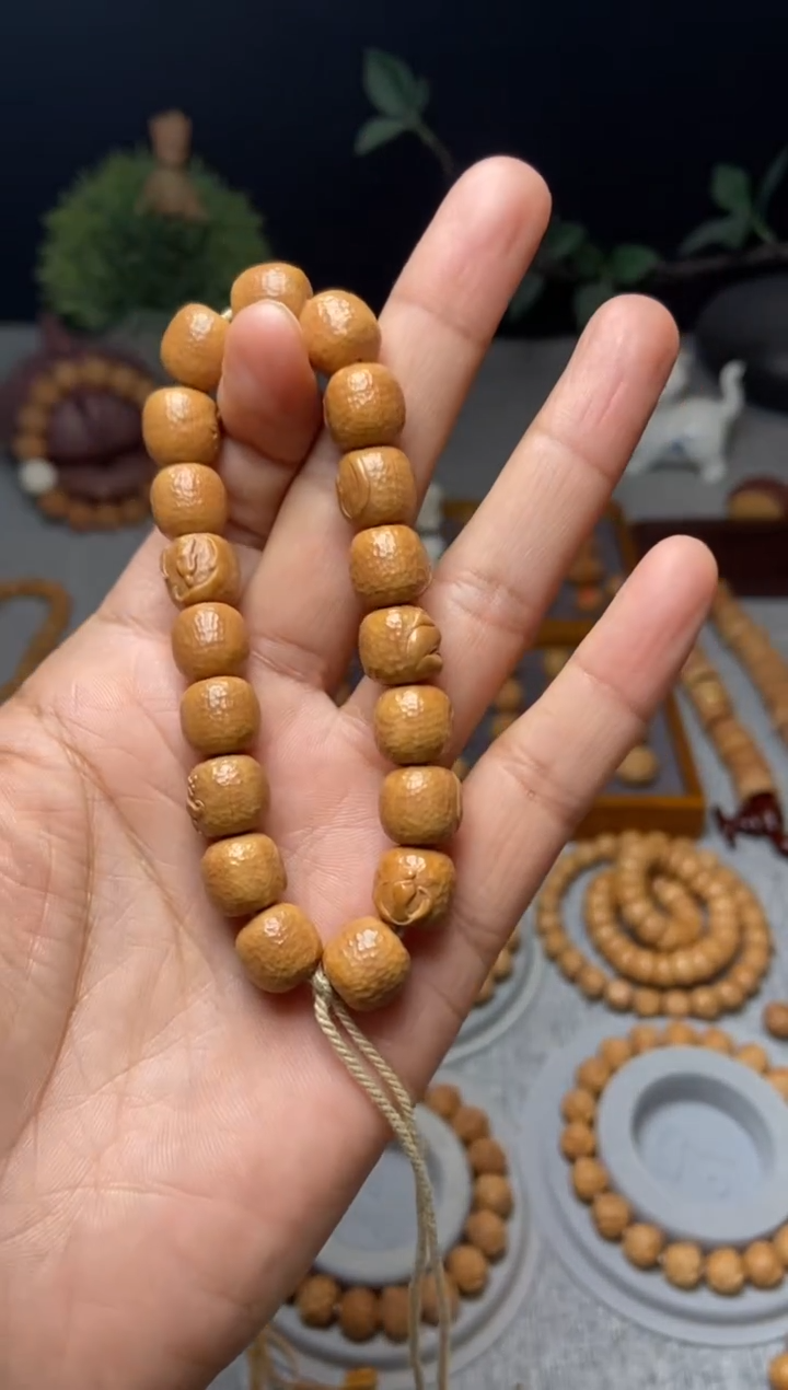 猴头核桃手串锤纹老型无相佛（瑕）