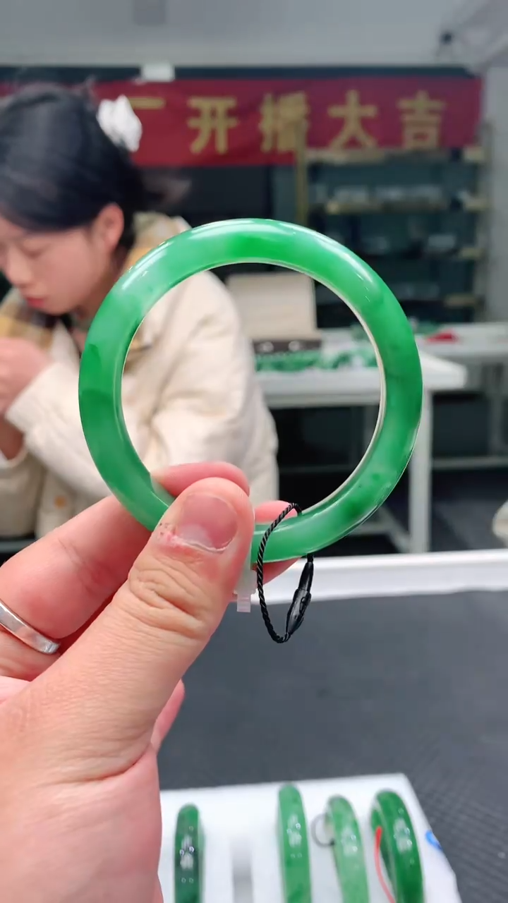 【闪购商品】石英质玉手镯未镶嵌手镯