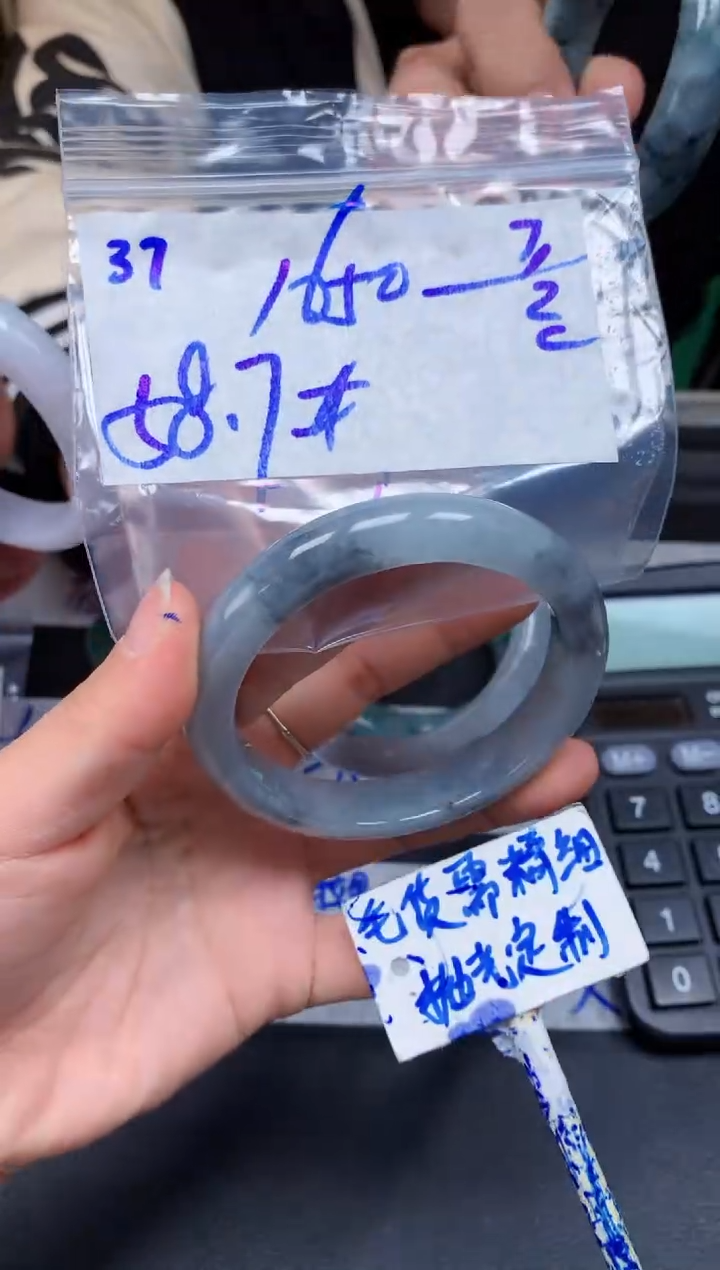 【闪购商品】定制翡翠未镶嵌37毛货需精细抛光手镯多样性拍一发一
