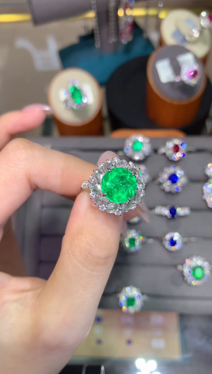 祖母绿戒指18K金镶嵌3.64CT