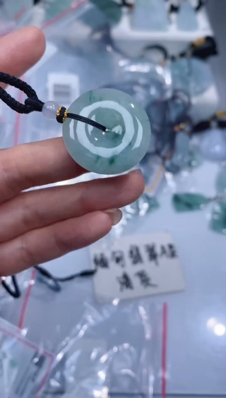 颈饰未镶嵌翡翠吊坠