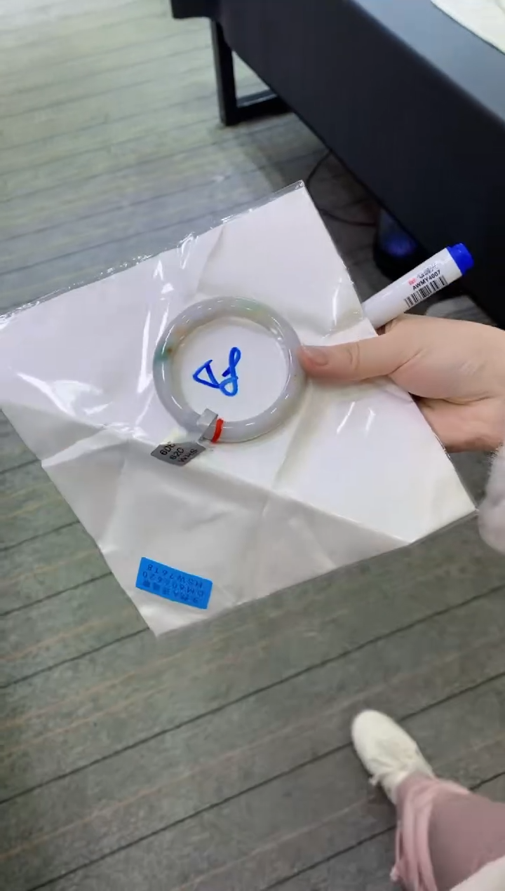 【闪购商品】翡翠手镯未镶嵌            