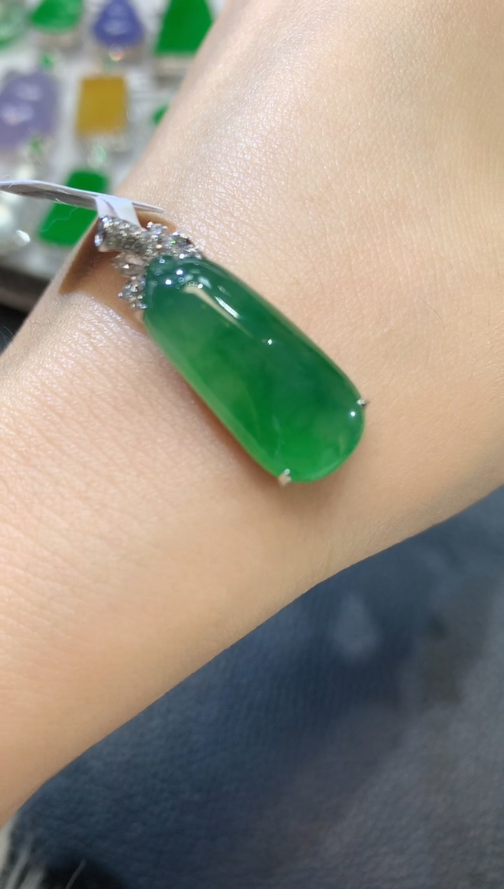 【闪购商品】翡翠吊坠(不含链)18K金镶嵌D31