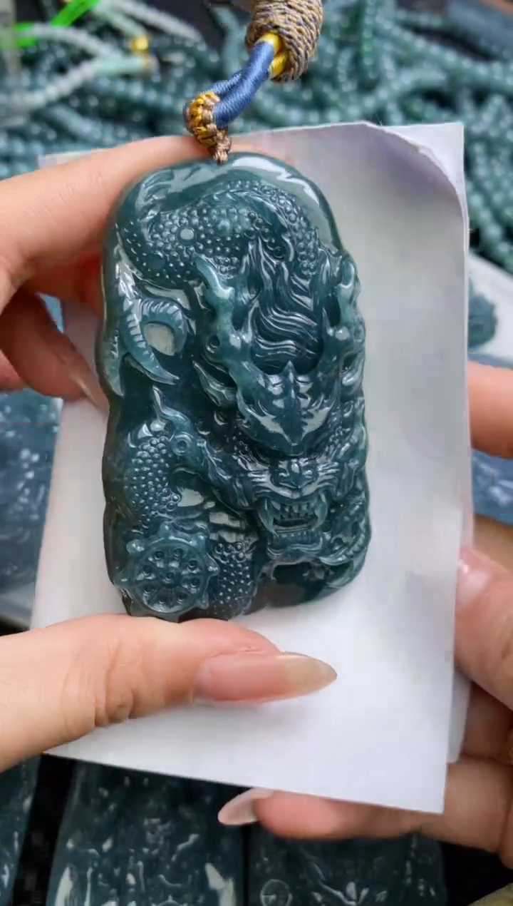 【闪购商品】翡翠颈饰未镶嵌         