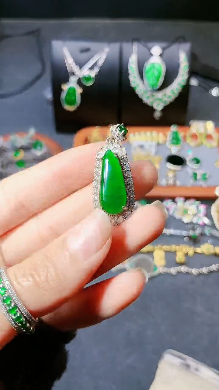 【闪购商品】翡翠吊坠(赠链)银S925镶嵌吊坠