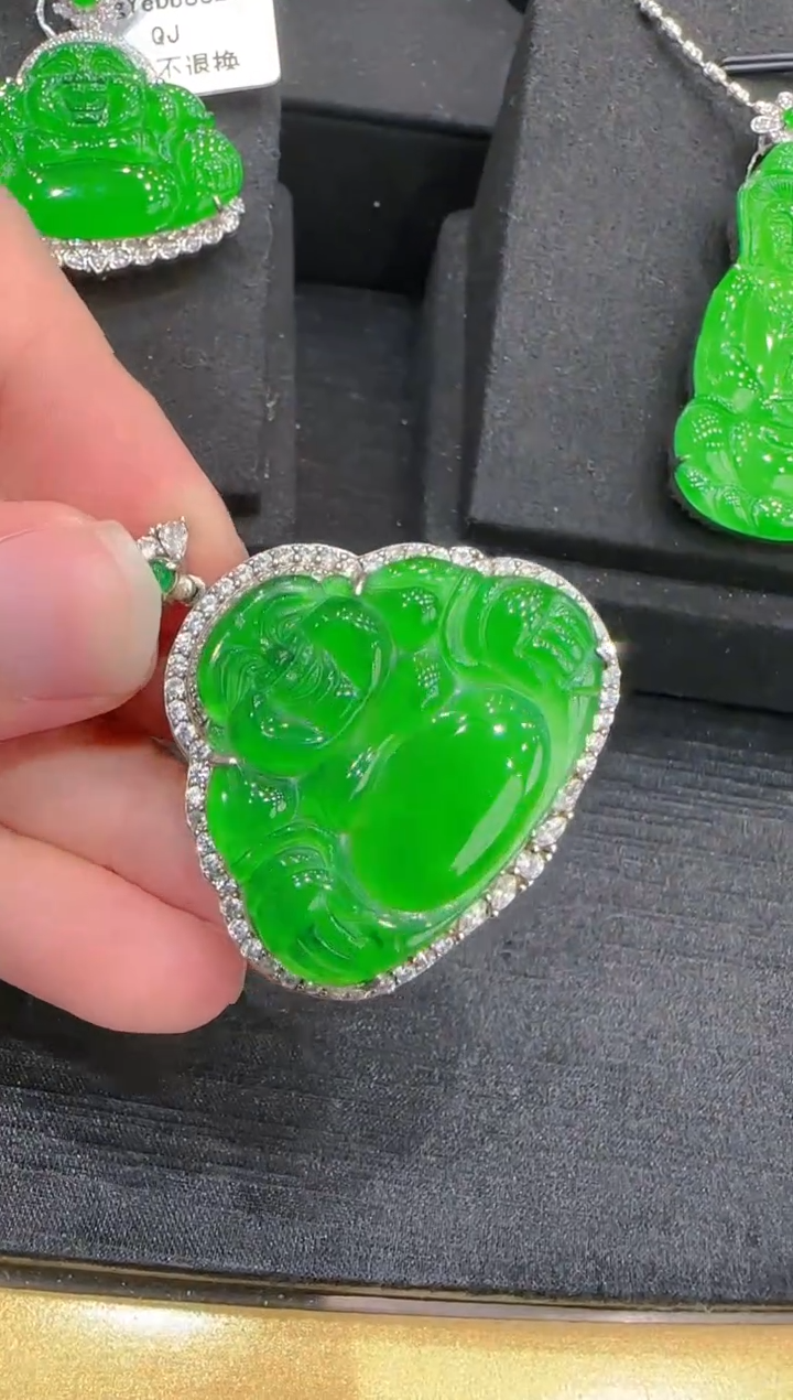 【闪购商品】翡翠吊坠(赠链)银S925镶嵌天然翡翠A货多样性发一件