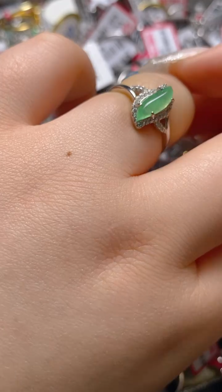 银S925镶嵌戒指翡翠百内无证书