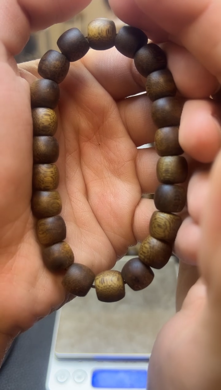 沉香手串小**。莺歌绿绮楠鼓珠10mm单圈