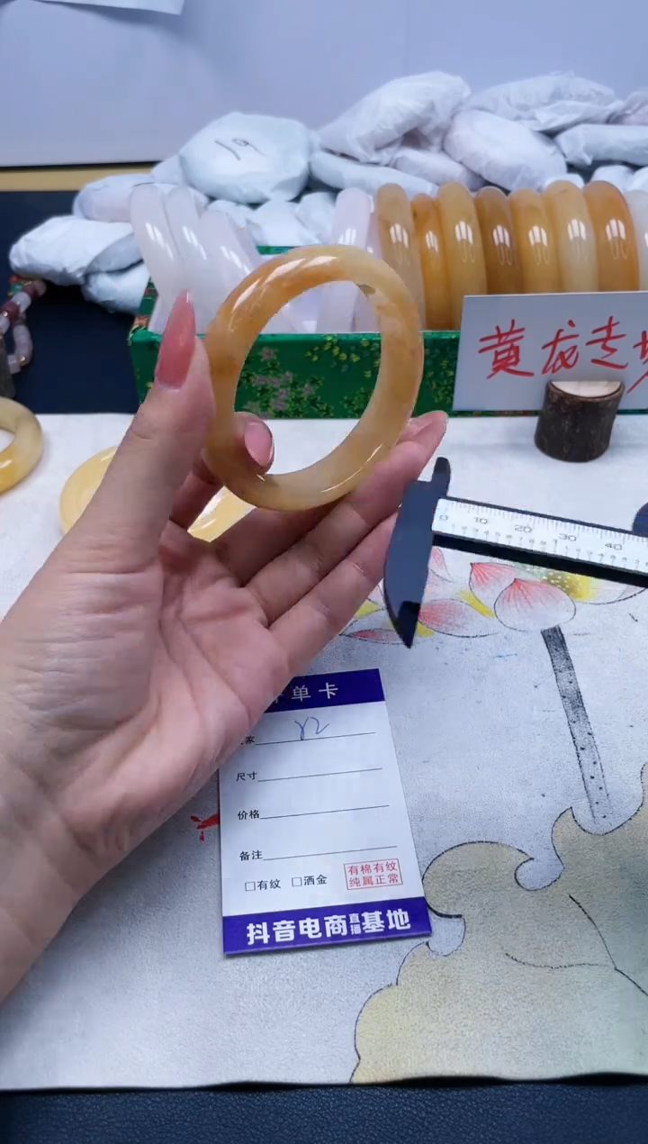 【闪购商品】石英质玉手镯未镶嵌82/58