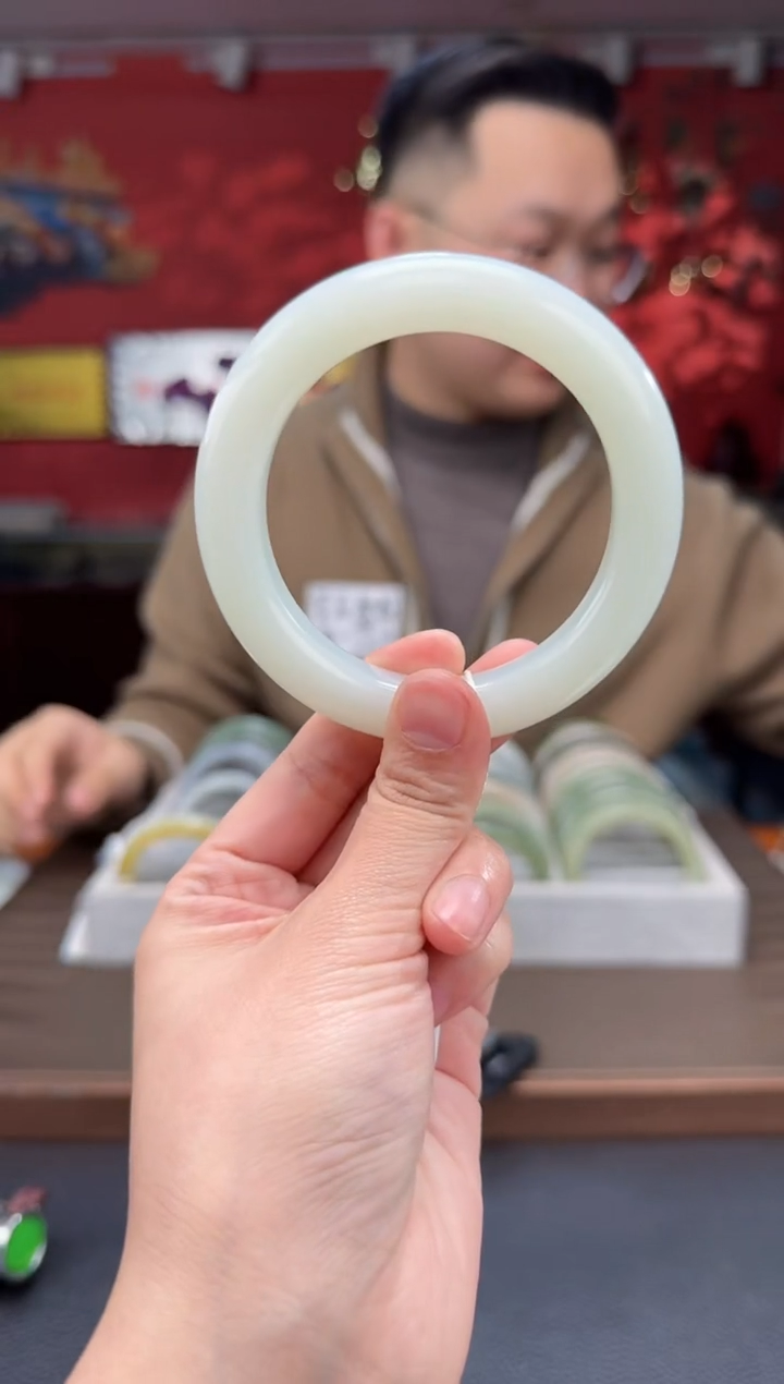 【闪购商品】和田玉.未镶嵌白玉正装镯60