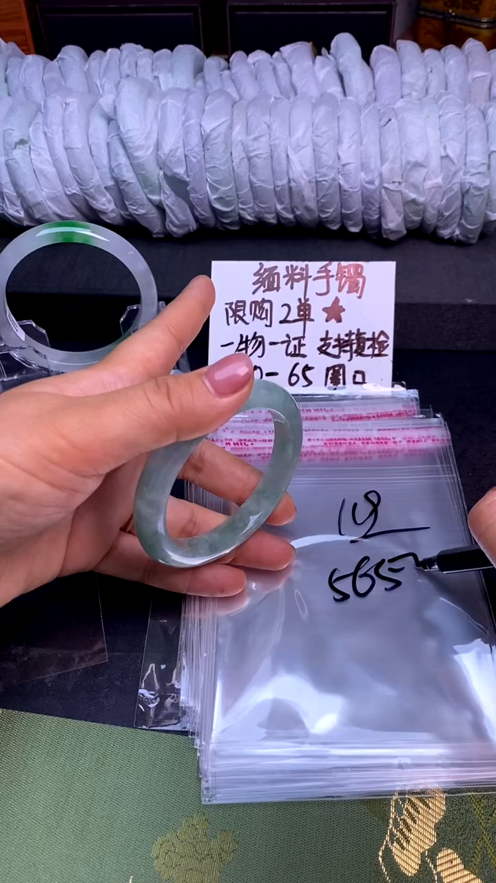 时尚女款缅料手镯119