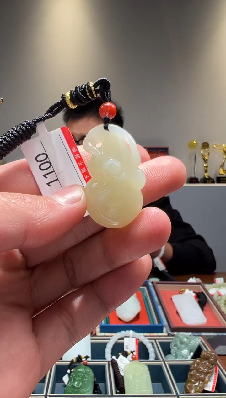 和田玉未镶嵌吊坠1