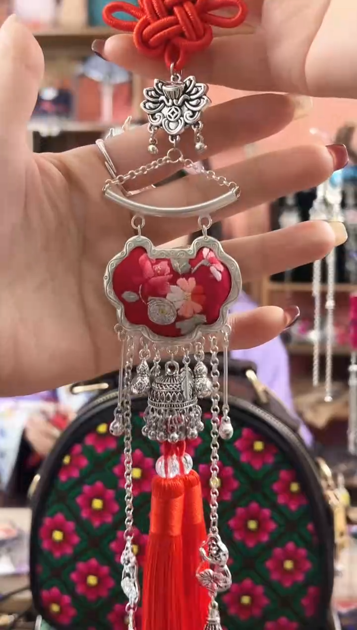 【闪购商品】织绣民族风老绣饰品192