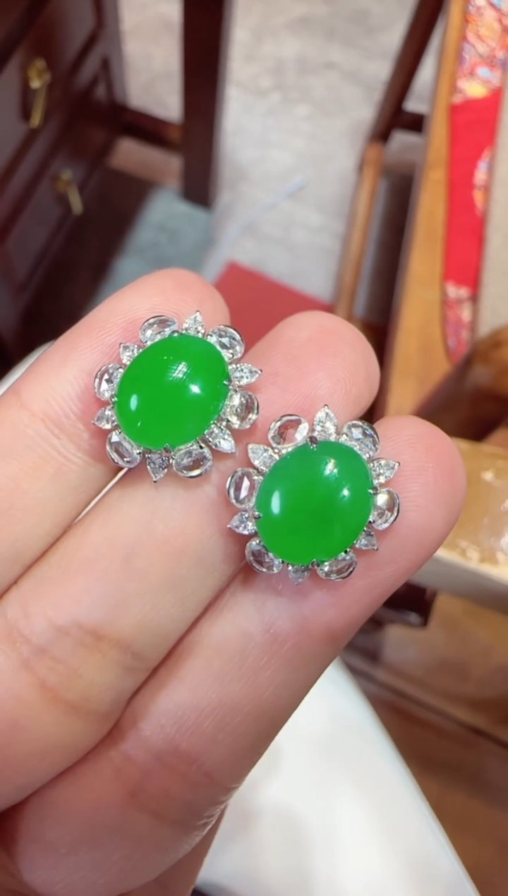 【闪购商品】翡翠耳饰18K金镶嵌蛋面