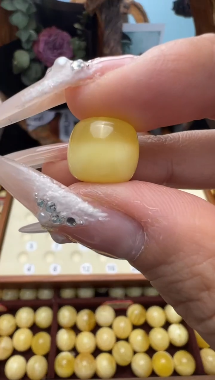 【闪购商品】蜜蜡裸石未镶嵌俄料微瑕12mm1.08克