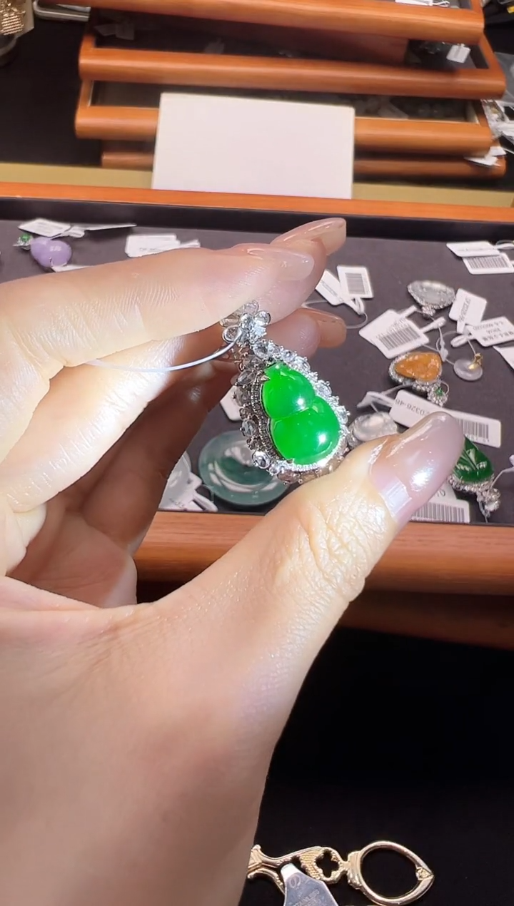 翡翠18K金镶嵌颈饰DFZ0326-112