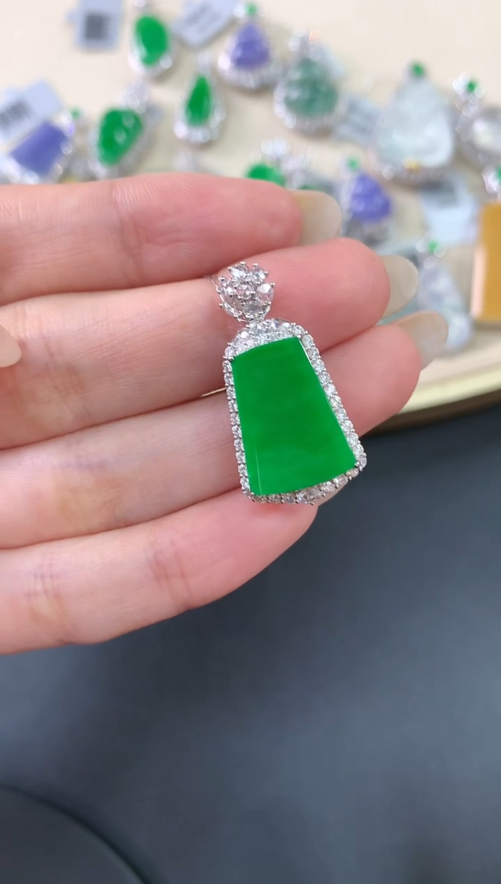 【闪购商品】翡翠吊坠(不含链)18K金镶嵌A625|29800