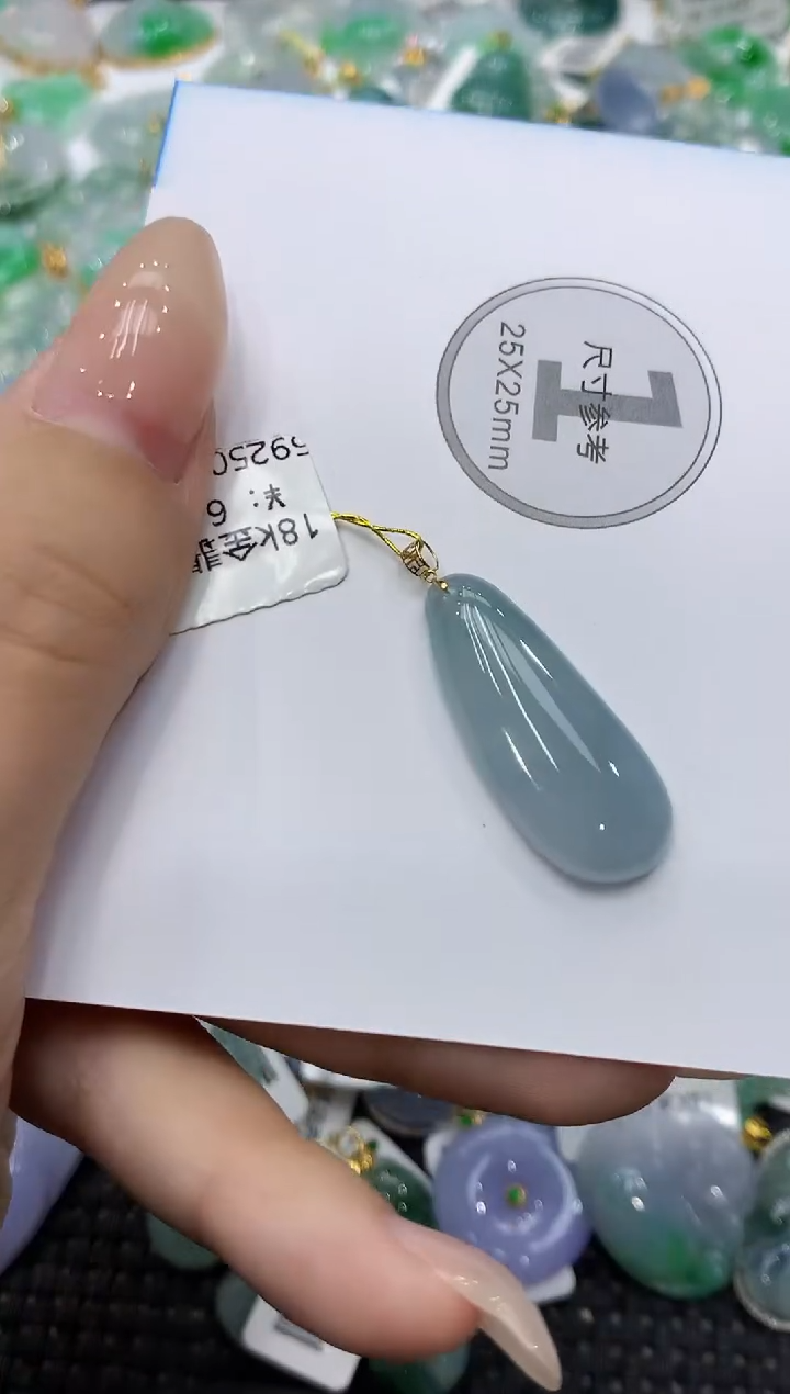 颈饰18K金镶嵌翡翠111111111111
