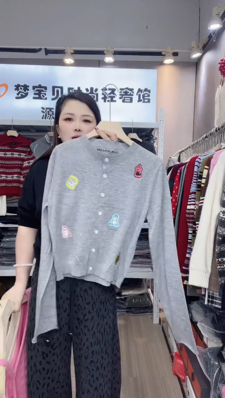 灰色圆领刺绣999999999999999