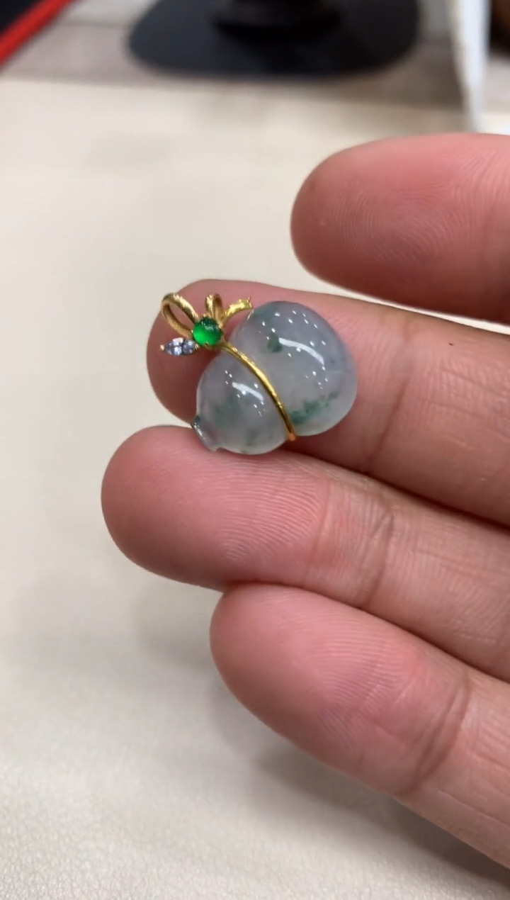 【闪购商品】翡翠颈饰18K金镶嵌葫芦