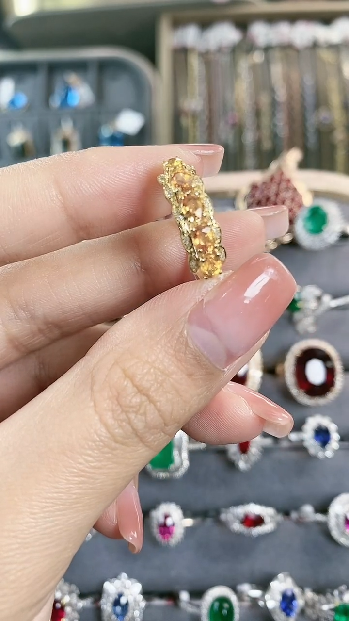 【闪购商品】彩色蓝宝石戒指18K金镶嵌18K金镶嵌彩色蓝宝石戒指