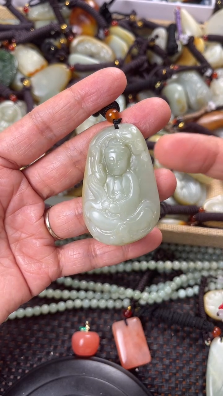 【闪购商品】和田玉颈饰未镶嵌多样性发货没有证书拍一发一有瑕