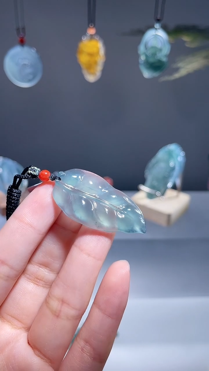 颈饰未镶嵌翡翠叶子
