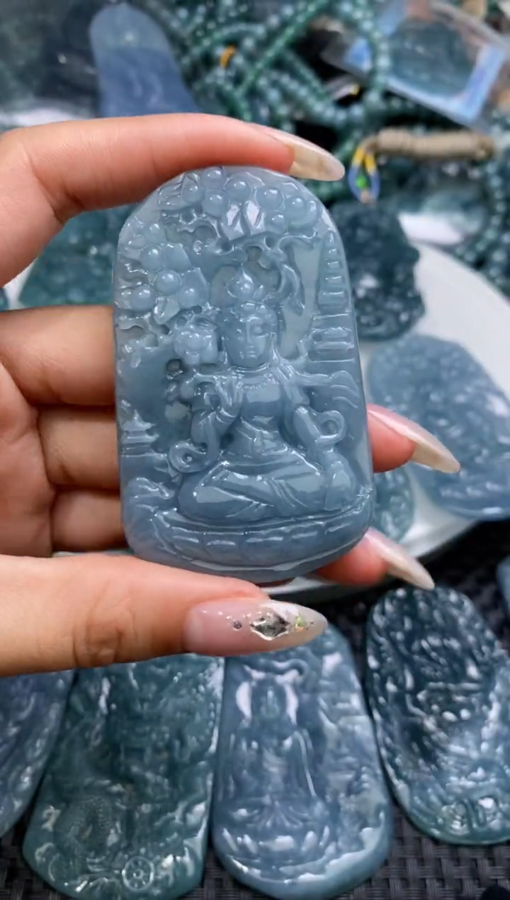 【闪购商品】翡翠颈饰未镶嵌          