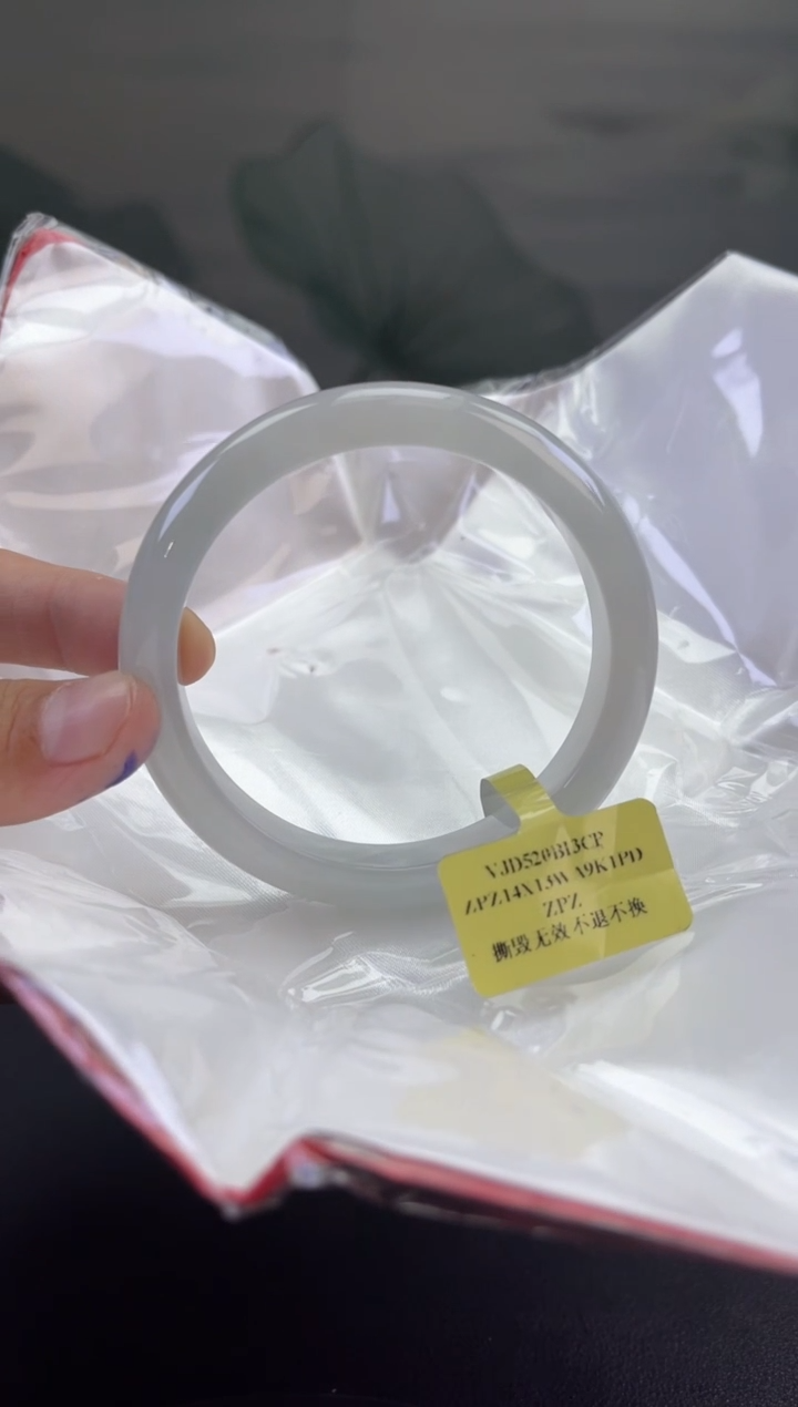 翡翠手镯未镶嵌翡翠手镯16
