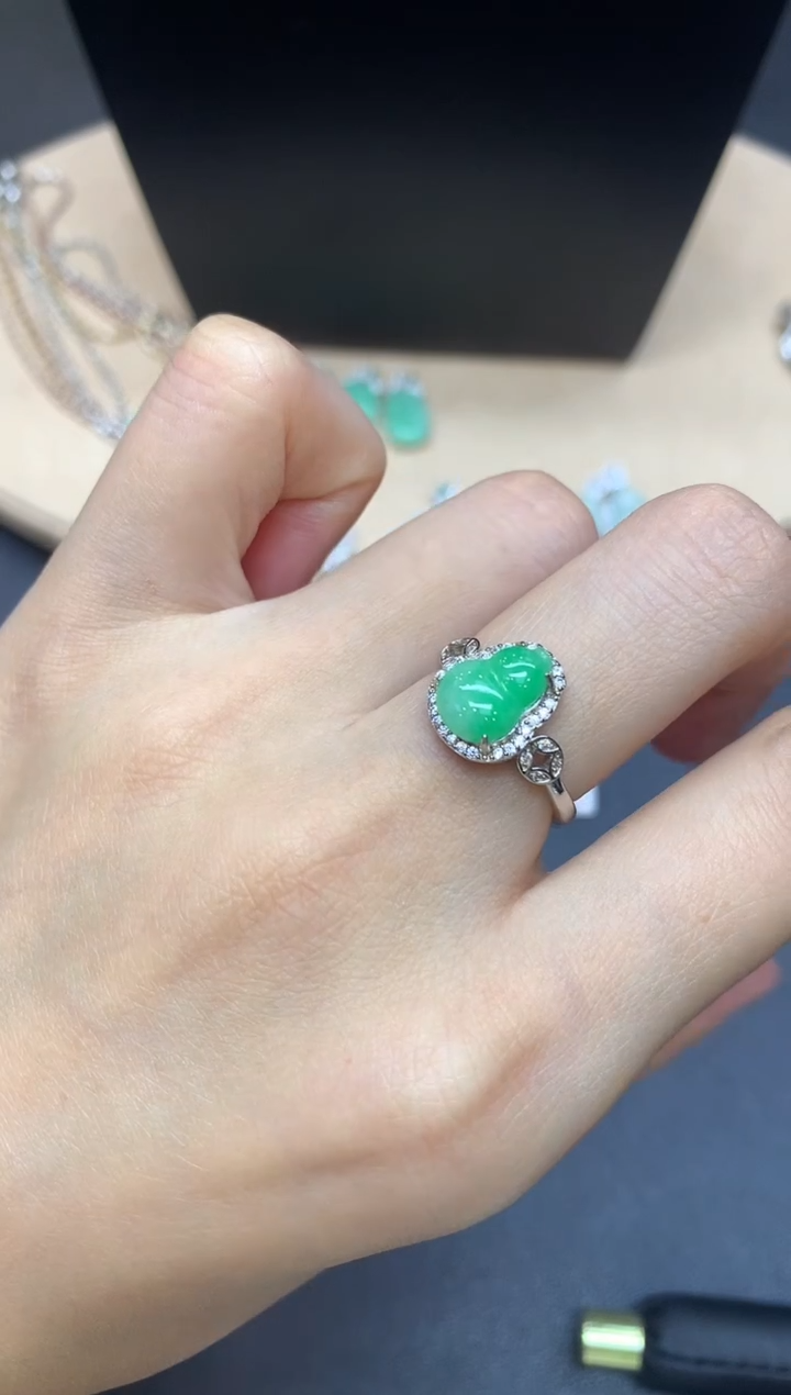 【闪购商品】翡翠戒指银S925镶嵌葫芦【无服务费】