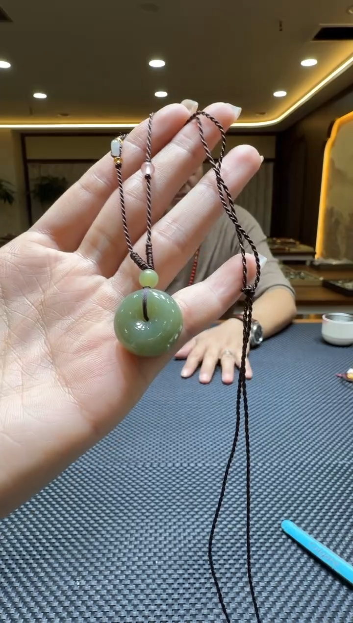 颈饰未镶嵌和田玉挂件