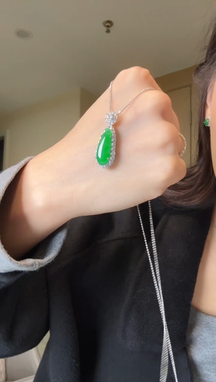 【闪购商品】翡翠吊坠(不含链)银S925镶嵌天然翡翠吊坠