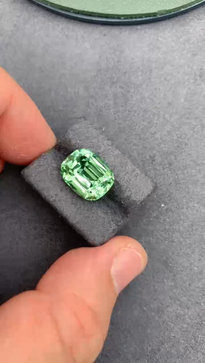 裸石未镶嵌碧玺9.5ct绿碧玺