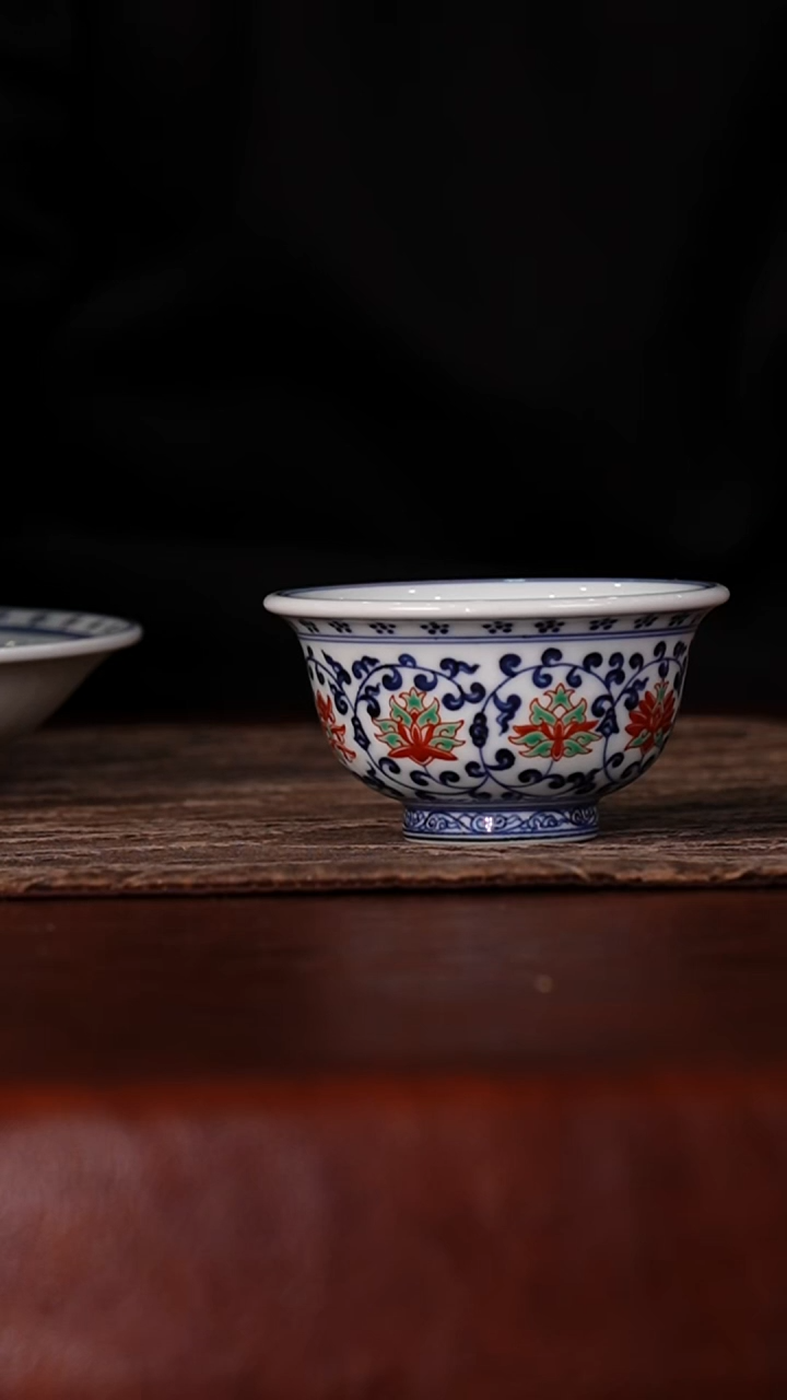 瓷瓷姑娘立勤堂缠枝莲压手杯