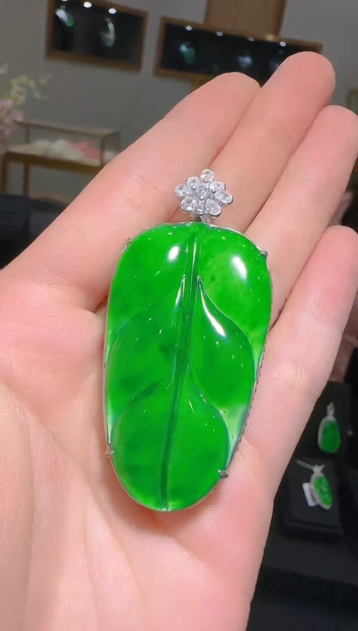 【闪购商品】翡翠吊坠(赠链)银S925镶嵌天然翡翠A货多样性发一件