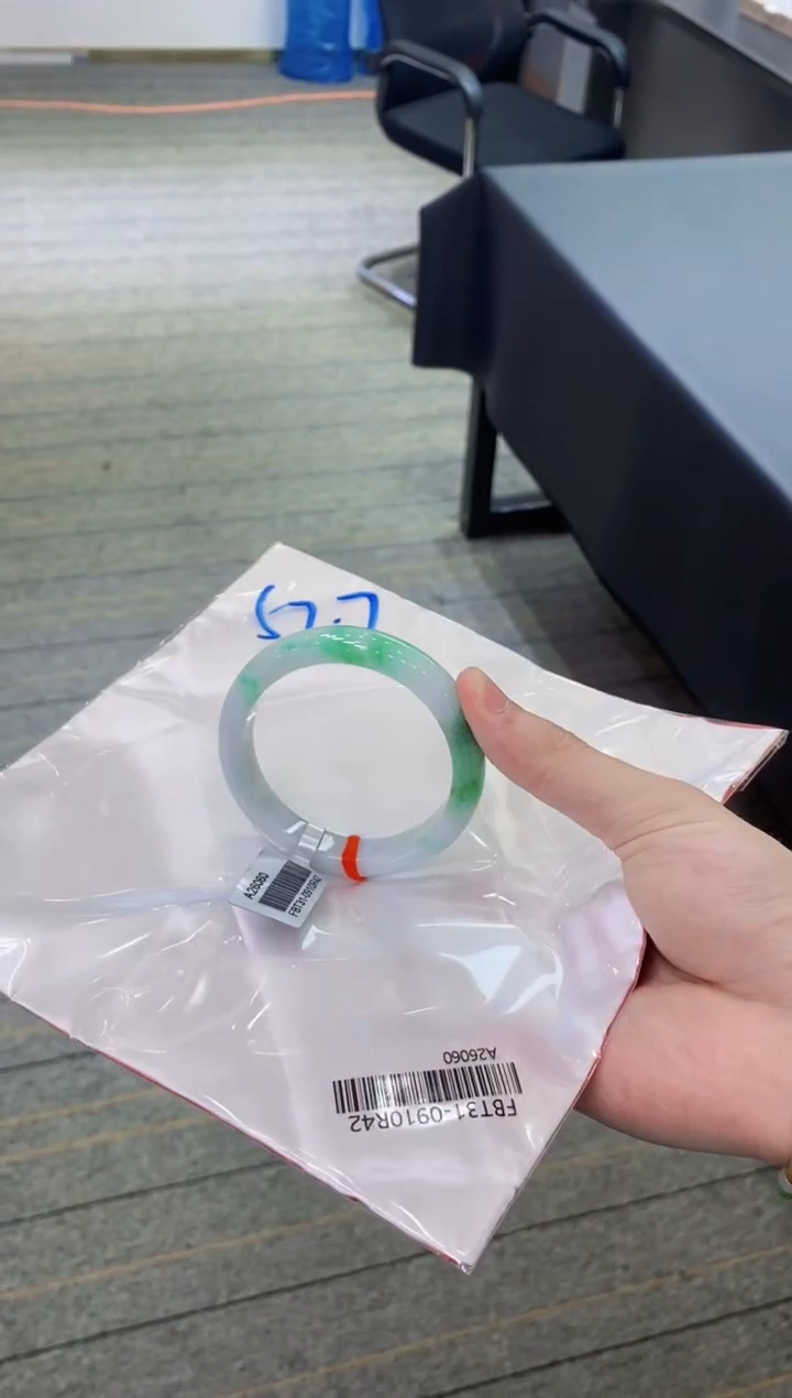 【闪购商品】翡翠手镯未镶嵌          