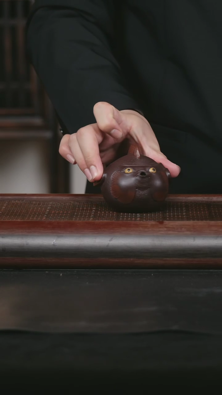 【闪购商品】紫砂茶壶20 原矿紫砂壶 年年有余 紫茄泥