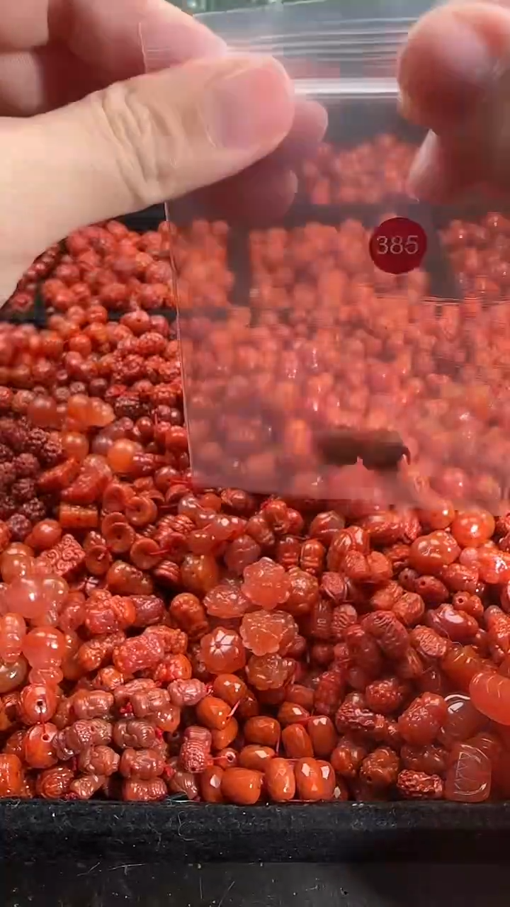 颈饰未镶嵌南红玛瑙1