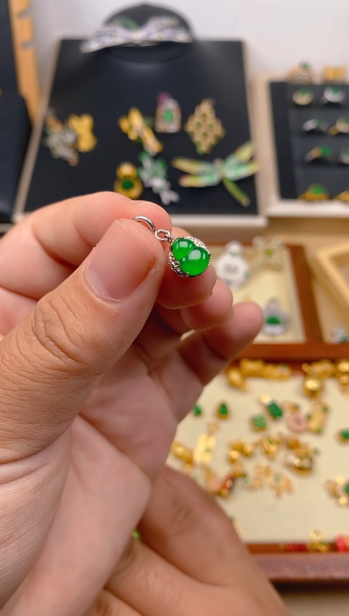 【闪购商品】翡翠吊坠(不含链)银S925镶嵌葫芦