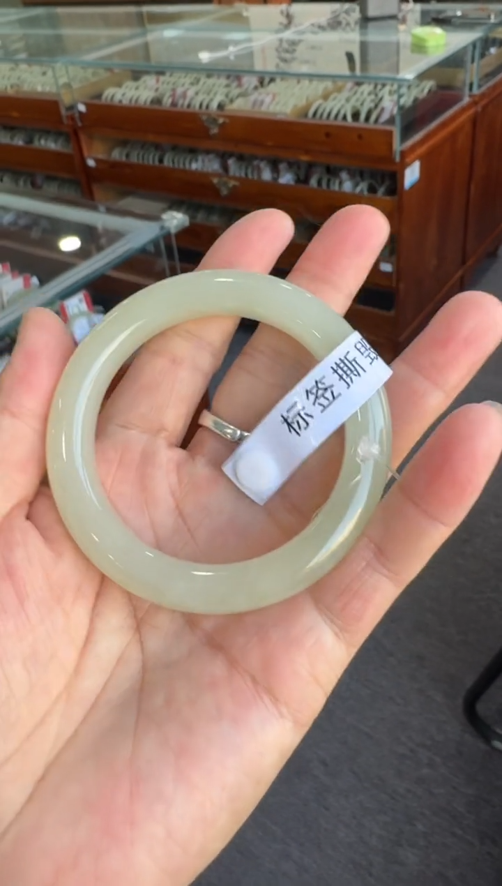 【闪购商品】和田玉手镯未镶嵌圈口56