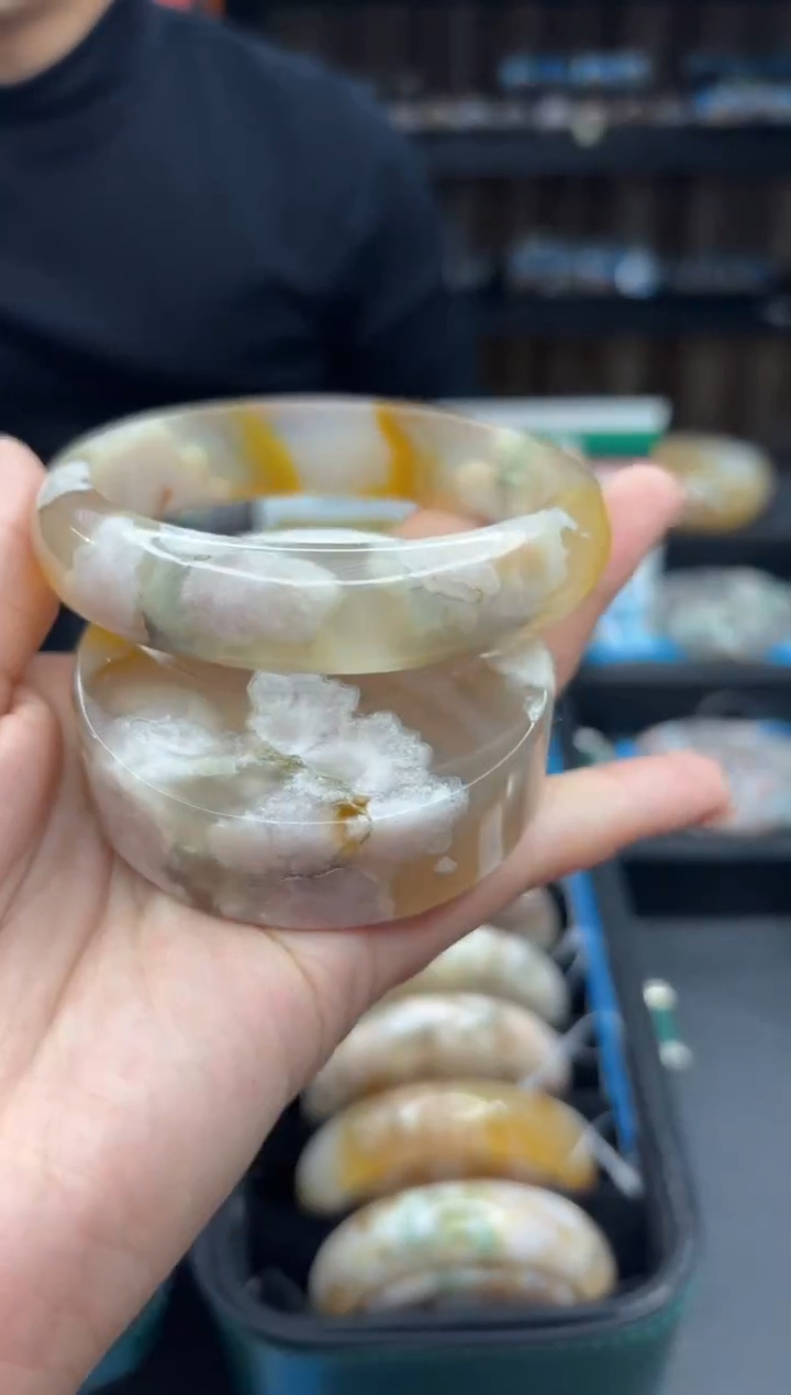 【闪购商品】石英质玉手镯未镶嵌1086（64圈赠送镯心）