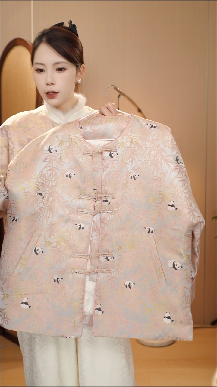 粉熊猫羽绒外套   