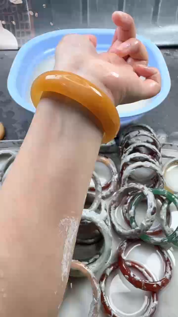 【闪购商品】石英质玉手镯未镶嵌56 63