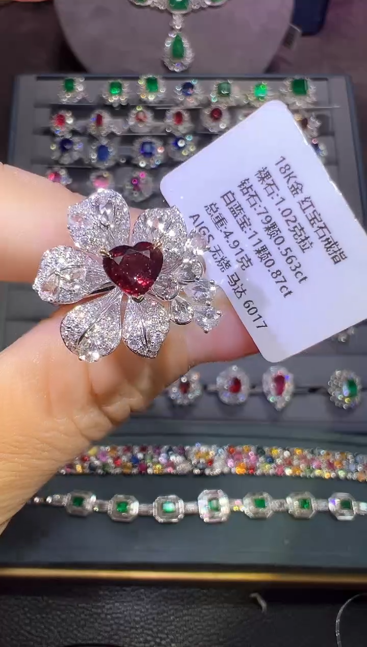 无烧鸽血红18K金镶嵌红宝石1.02ct