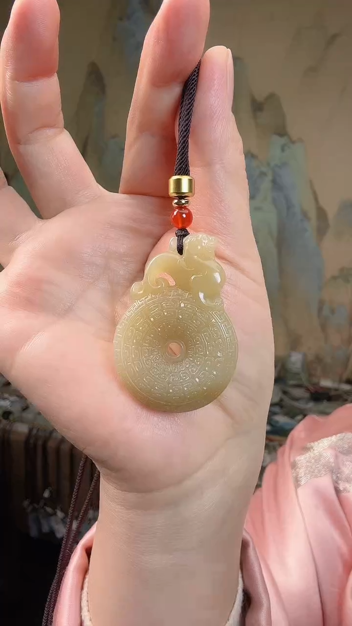 颈饰未镶嵌和田玉.