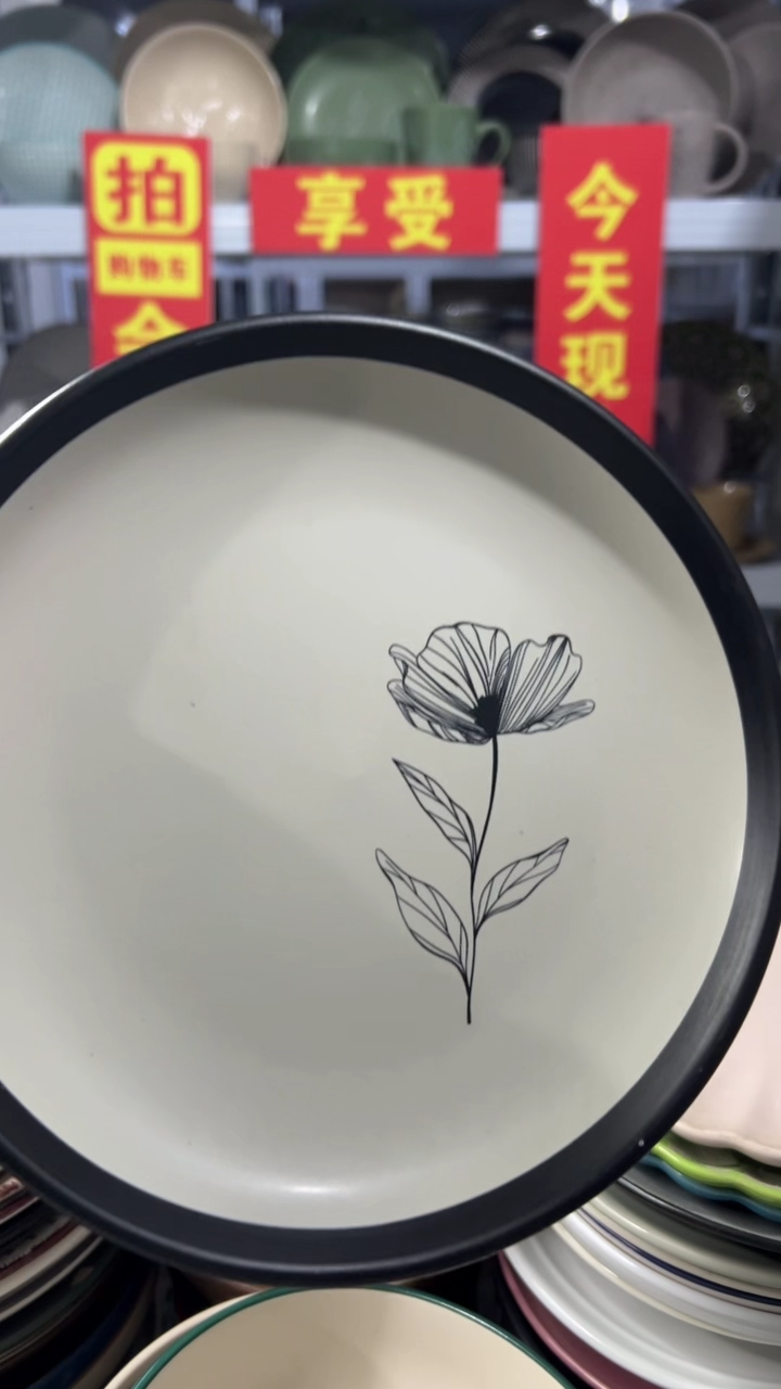 瓷片阿*“买小黄车会员链接，享半价”