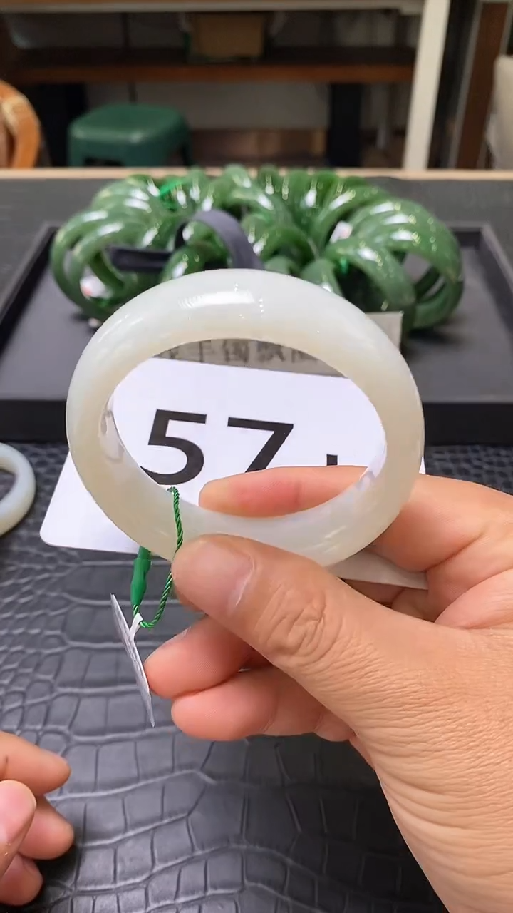 【闪购商品】和田玉碧玉手镯未镶嵌一个