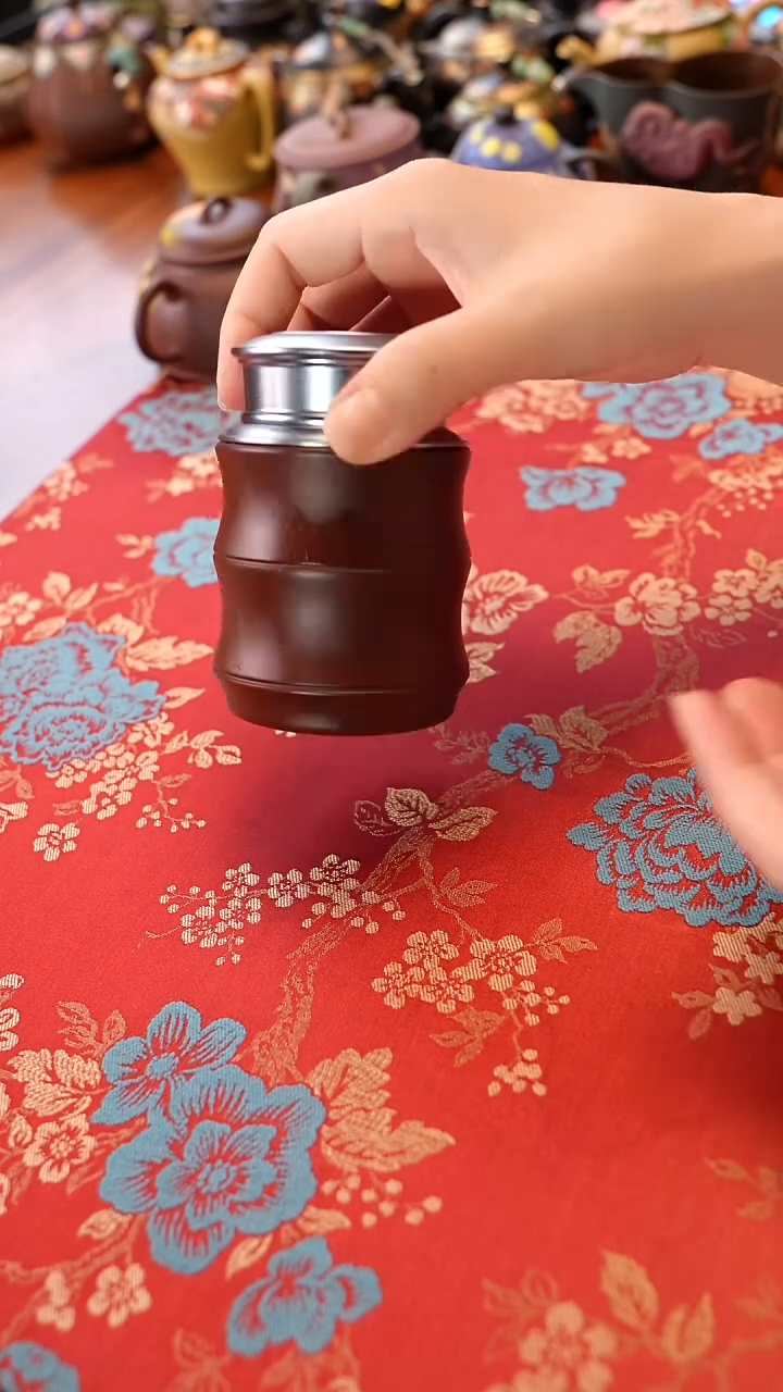 宜兴紫砂紫泥茶叶罐